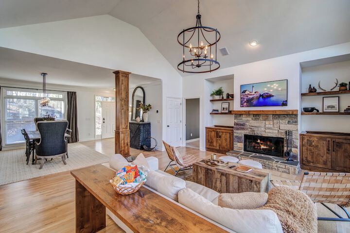 Lux Mountain Home! Golf / Lake/ EV / Game Room
