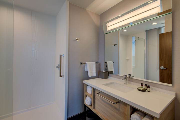 Threefoot Hotel Meridian, a Tribute Portfolio Hotel
