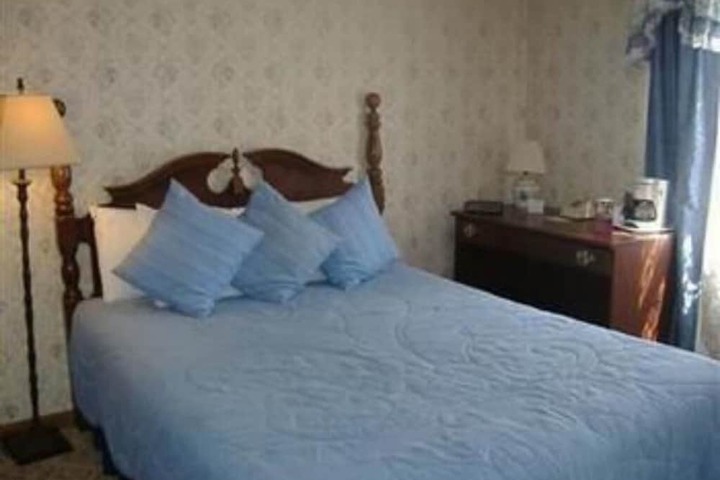 Sturbridge Country Inn