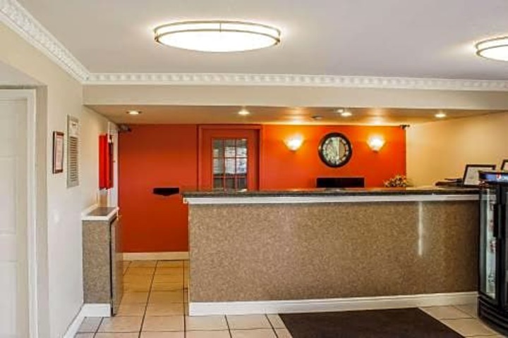 Rodeway Inn & Suites