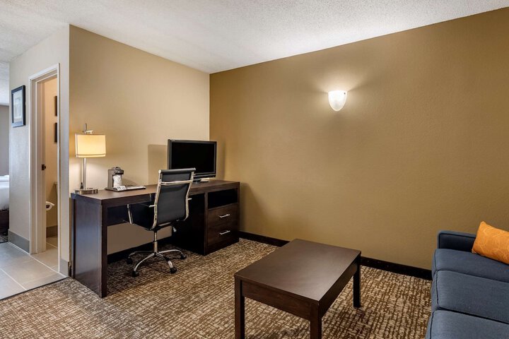 Room 33 of 46