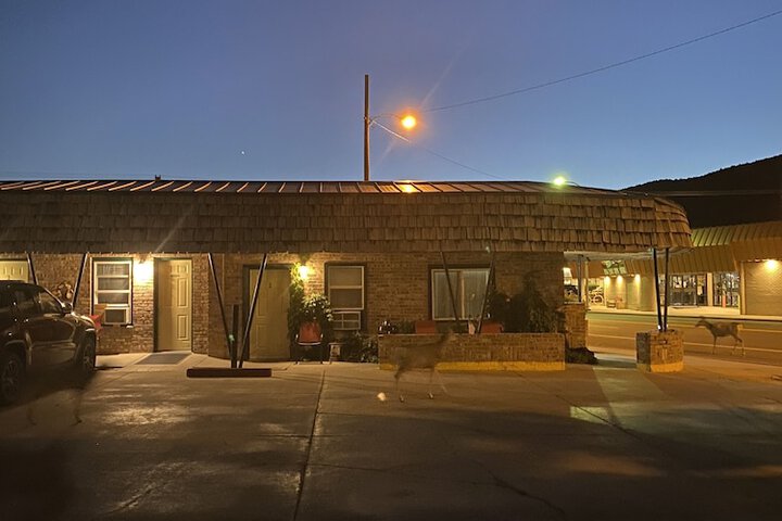 Rustic Inn Motel