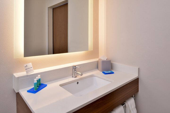 Holiday Inn Express & Suites Van Horn by IHG