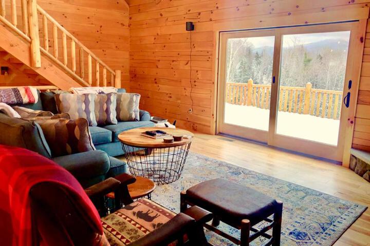 UV Log home with direct Cannon Mountain views Minutes to attractions Fireplace Pool Table AC