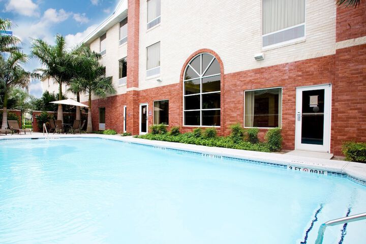 Pool 10 of 47