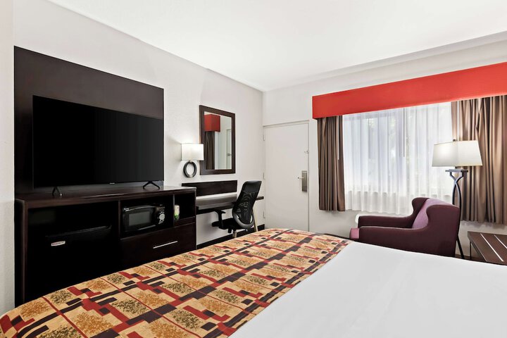 Room 12 of 27