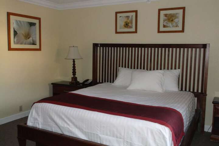 Lakeshore Resort and Marina