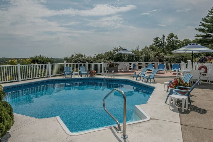 Glen Cove Inn & Suites