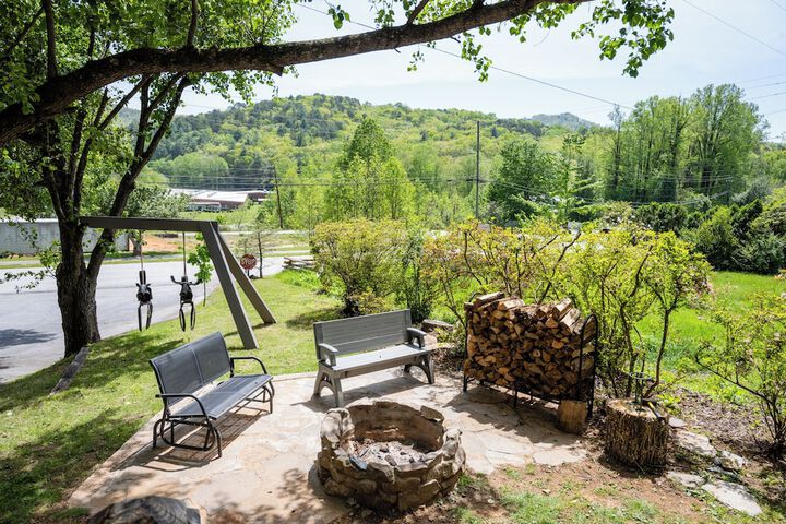 Mountain Aire Cottages Inn & Glamping