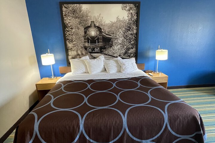 Room 4 of 11