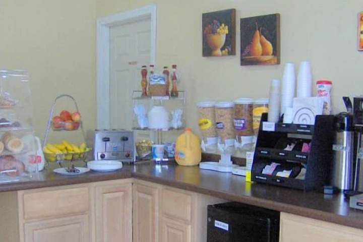 Breakfast/Coffee Service 33 of 37