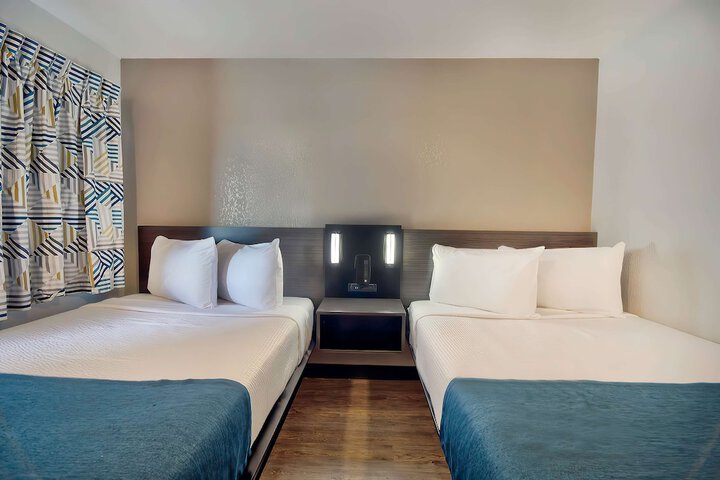 Room 12 of 25