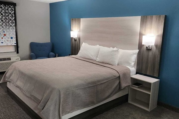 Room 17 of 38