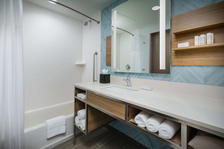 Room 14 of 36