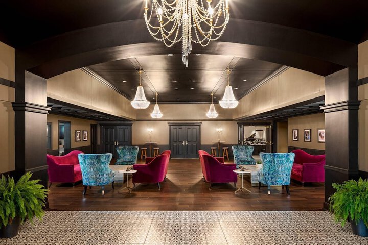 The Highlander Hotel Iowa City an Ascend Collection Hotel