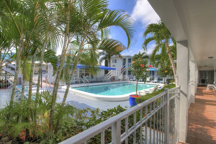 May-Dee Suites