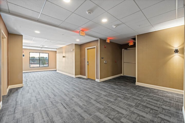 Ballroom/Hall 37 of 40