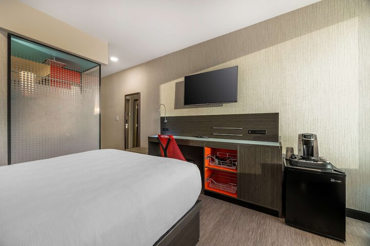 Room 43 of 48
