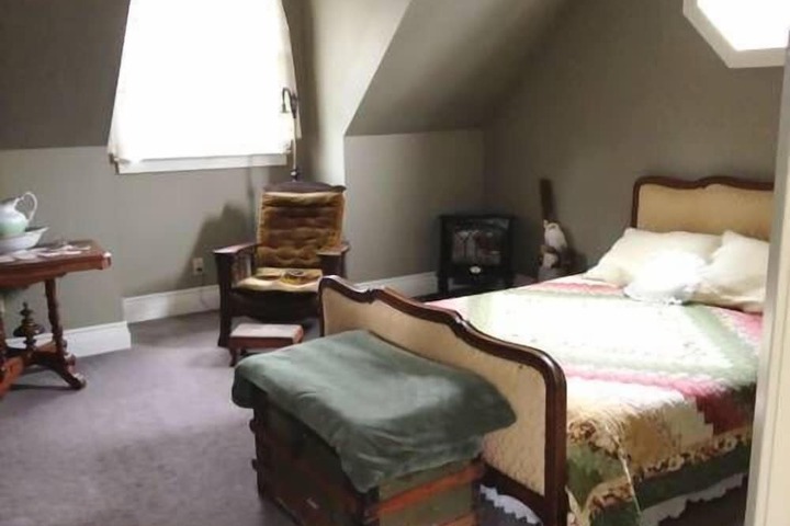 Room 12 of 24