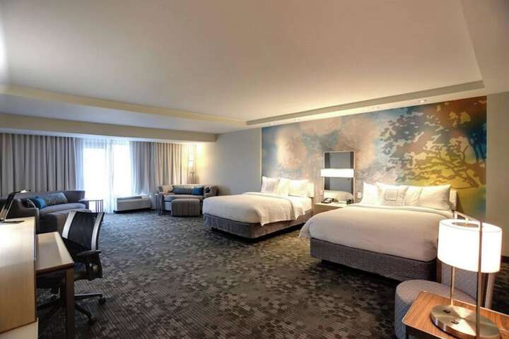Room 6 of 16