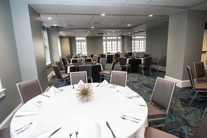 Redmont Hotel Birmingham Curio Collection by Hilton