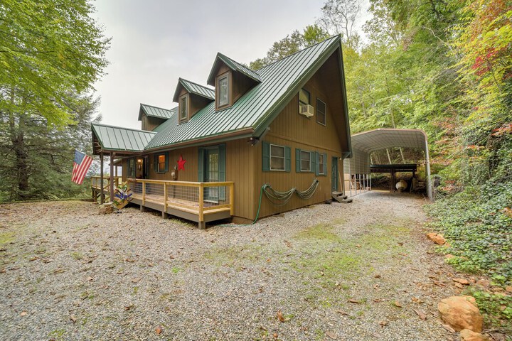 Robbinsville Vacation Rental w / Covered Balcony