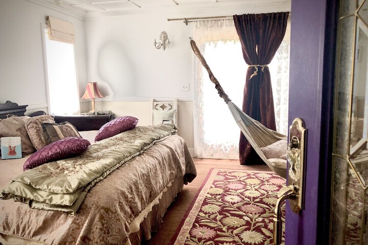 Room 28 of 53