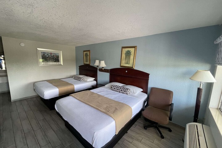 Room 6 of 7