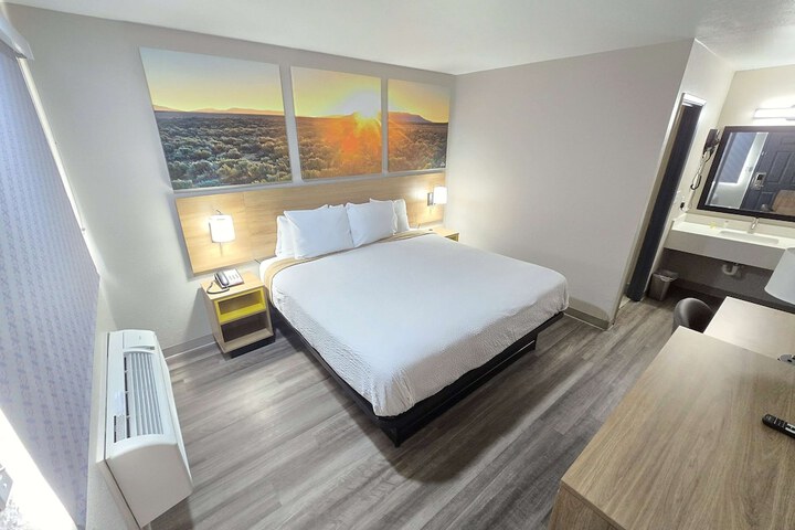 Room 16 of 32