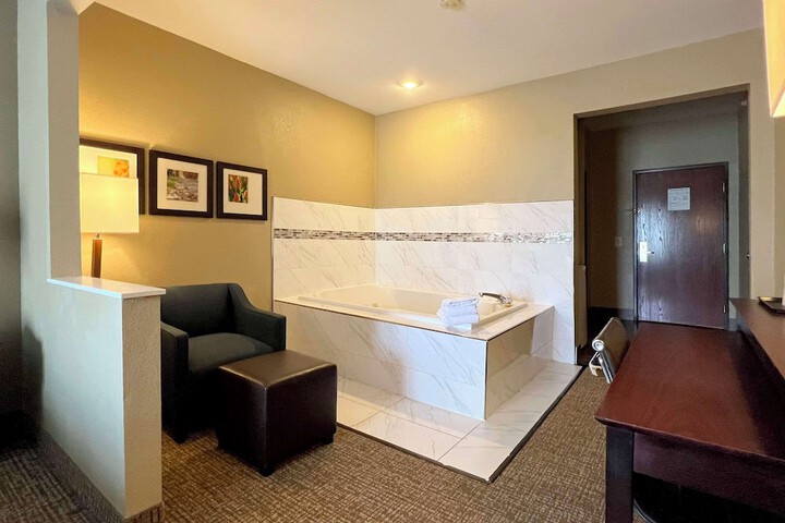 Room 17 of 40