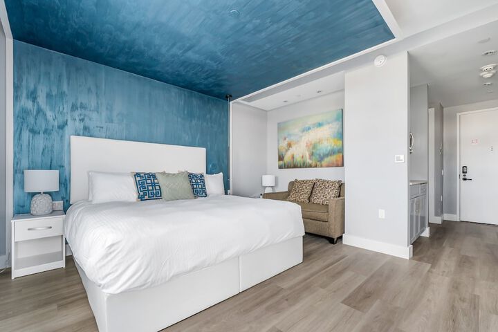 Global Luxury Suites at the Arches