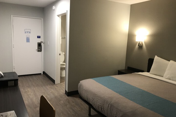 Room 73 of 82