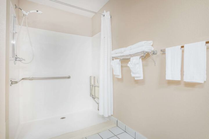 Room 8 of 25