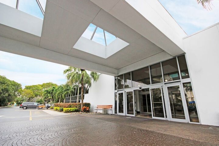 SAWGRASS GRAND HOTEL AND SUITES SPORTS C