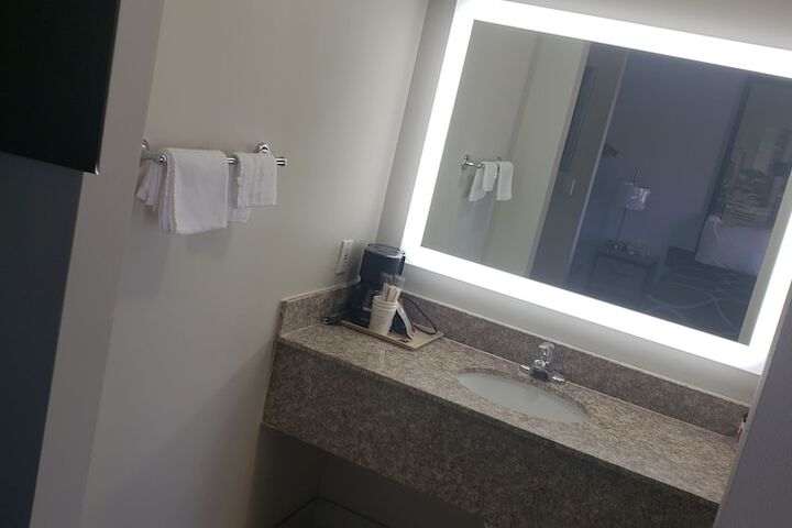 Room 21 of 37