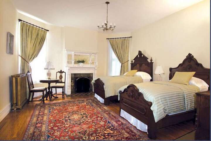 Room 7 of 9