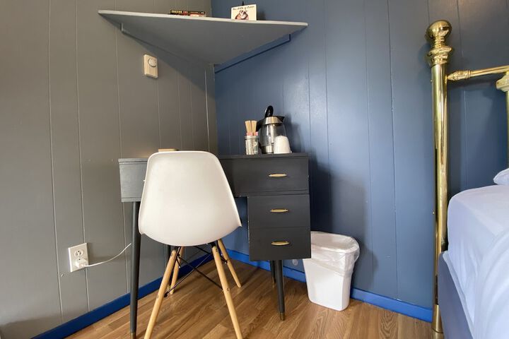 Room 5 of 6