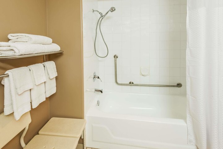 Room 10 of 18