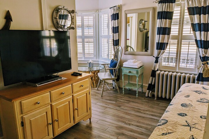 Room 73 of 119
