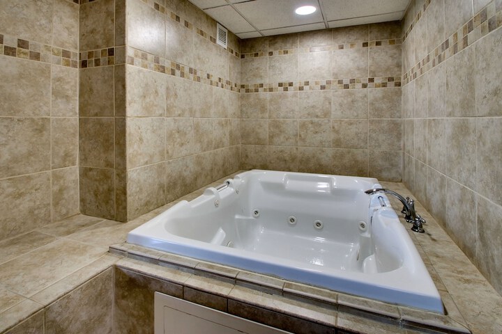 Hot Tub 44 of 47