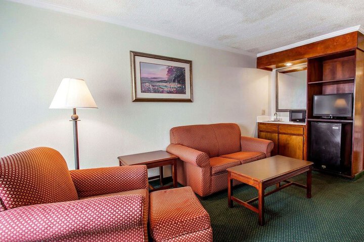 Room 9 of 33