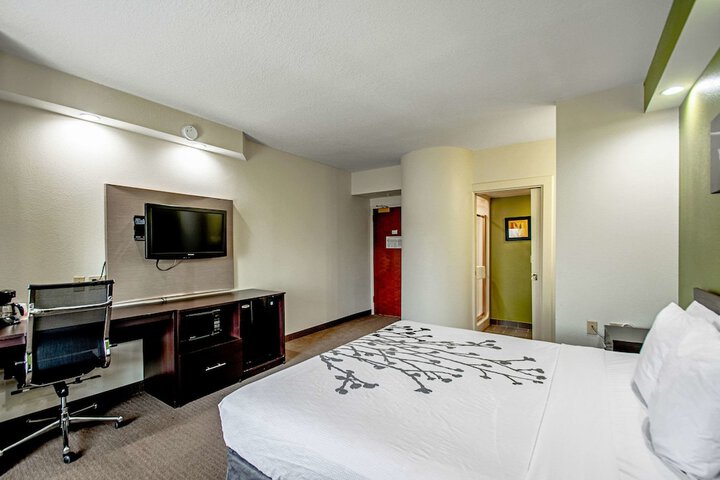 Room 27 of 46