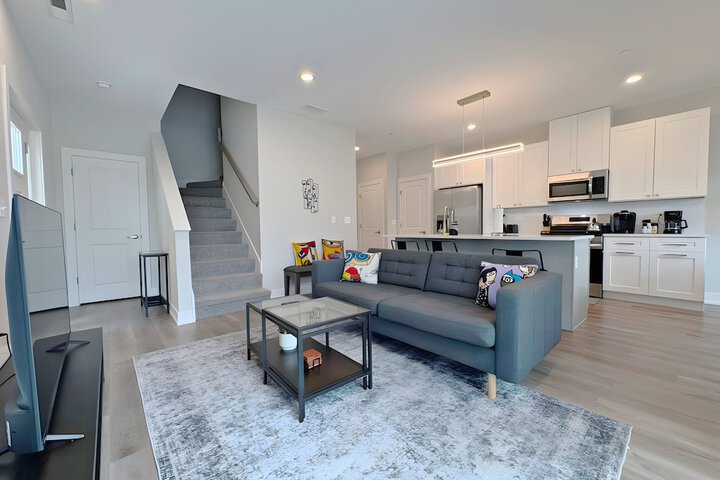 4BR Townhouse with Parking - WV rep 3