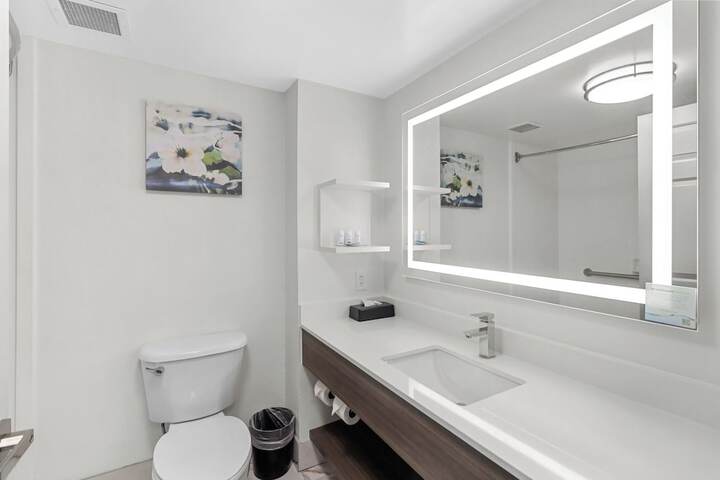 Room 42 of 77