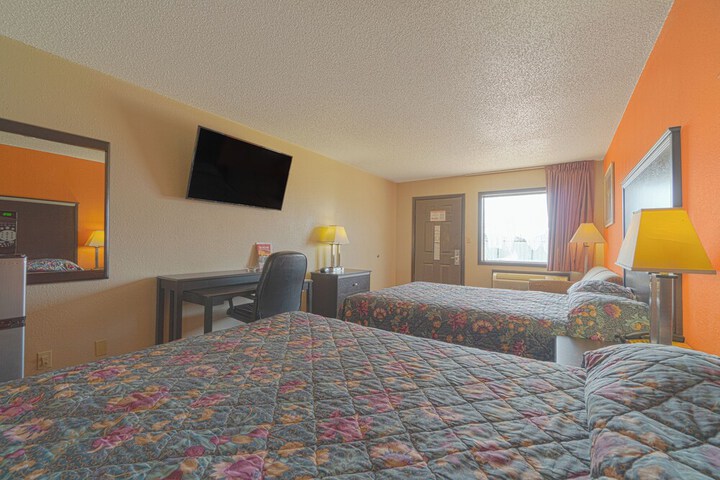 Regency Inn & Suites by OYO Bay City TX