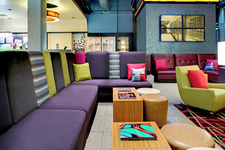 Lounge 57 of 60