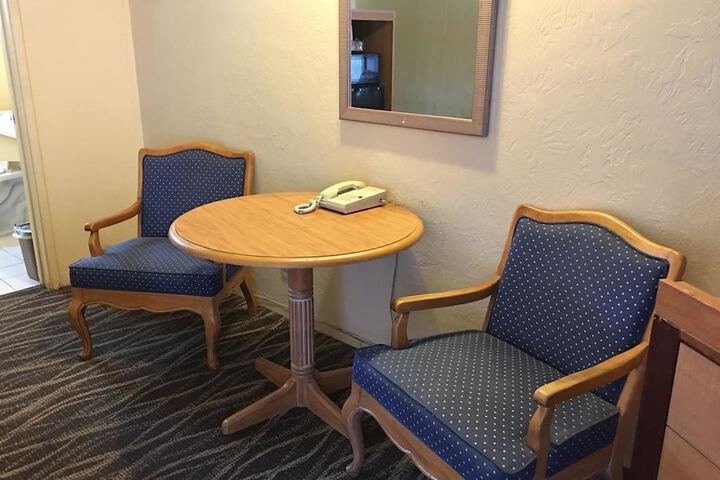 Sky Ranch Inn