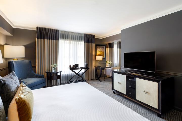 Room 32 of 79