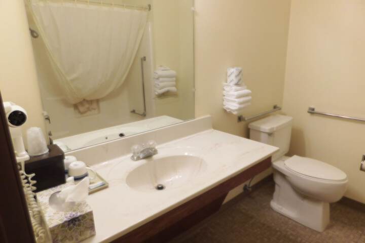 AmeriVu Inn and Suites