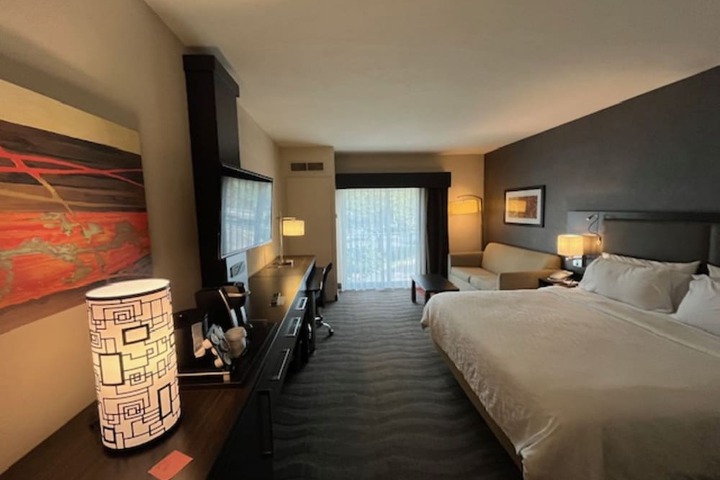 Holiday Inn Express Hotel Naples Downtown - 5th Avenue